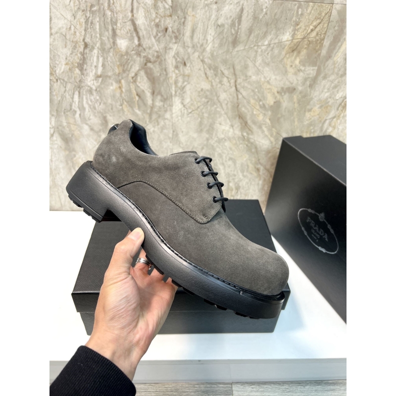 Pra*a leather shoes